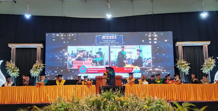 Sebanyak 984 Wisudawan Universitas Wiraraja Madura Resmi Dikukuhkan, Rektor Tekankan Pentingnya Berkarya dan Berdaya Saing Global