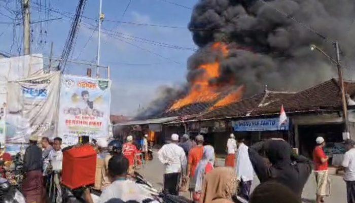Lima Toko di Pasar Ganding Sumenep Terbakar, Diduga Akibat Konsleting Listrik