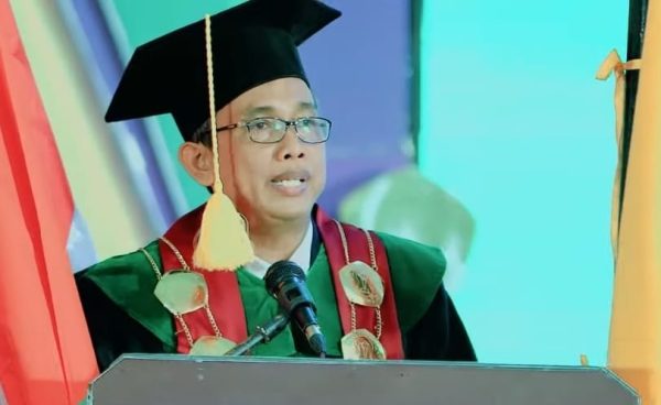 Rektor UPI Sumenep Tegaskan Misi Globalisasi dan Internasionalisasi pada Wisuda di Graha Adi Poday