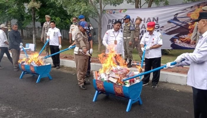 Bea Cukai dan Pemkab Sumenep Musnahkan Ribuan Batang Rokok Ilegal