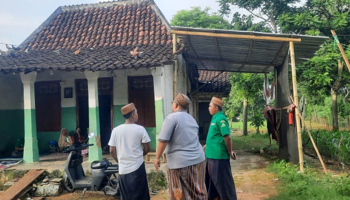 PAC GP Ansor Lenteng Lanjutkan Program “Satu Desa Satu Rumah”, Salurkan Bantuan Sembako untuk Warga