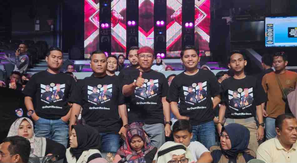Cak Nawardi Hadiri Konser Kemenangan DA7, Apresiasi Prestasi Valen Pamekasan
