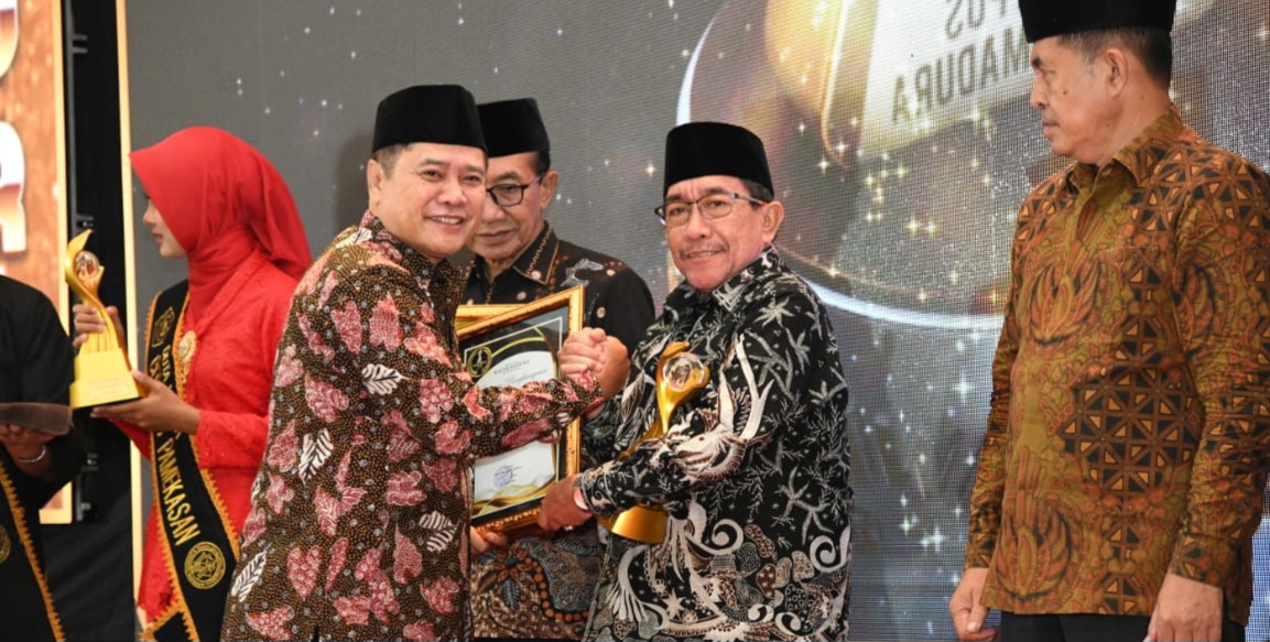 Pemkab Sumenep Dinobatkan sebagai Daerah Pertanian Tembakau Inovatif di Madura Award 2025