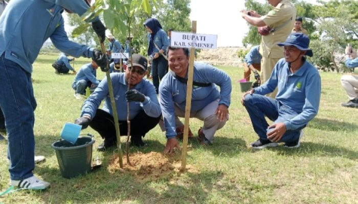 Medco Energi dan DLH Sumenep Tanam 1.300 Pohon di TPA Batuan, Dukung Upaya Penghijauan dan Cegah Polusi