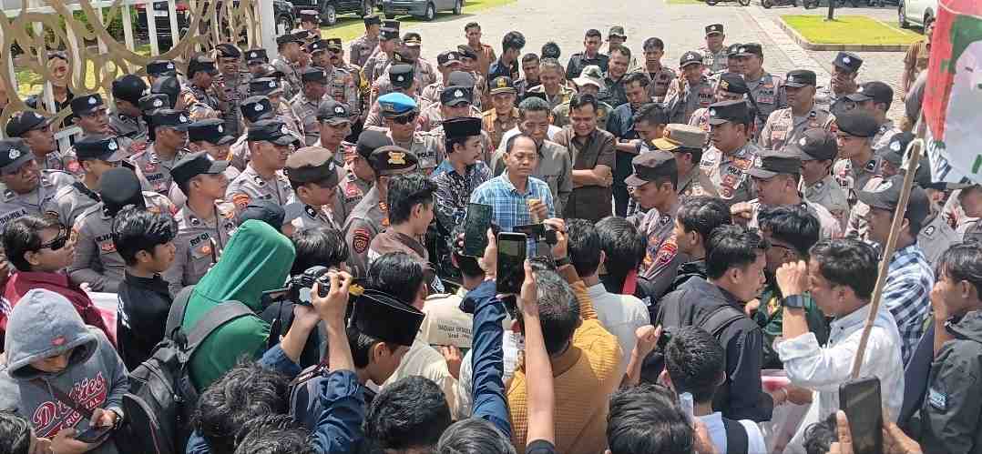 Fraksi DPRD Sumenep Menerima Aspirasi BEMSU Dengan Pernyataan Resmi, Namun Masih Tunduk Pada Pimpinan Pusat