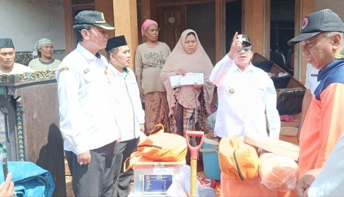 Pemkab Sumenep Salurkan Bantuan Stimulan untuk Warga Rumah Ambruk di Rubaru