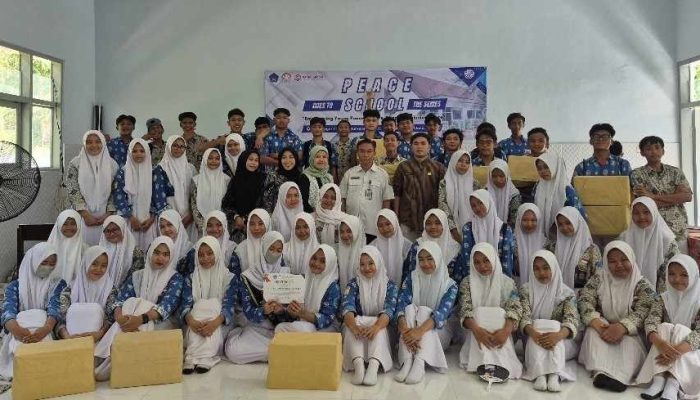 Menanam Nilai Perdamaian di Ujung Timur Madura: Peace Goes to School Hadir di SMAN 1 Gapura Sumenep