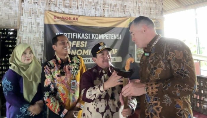 Konjen Australia Pantau Langsung Kharisma Keris Aeng Tongtong Sumenep