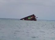 Tongkang “Trand Asia PB.5” Terbalik di Selat Pulau Mamburit, Tidak Ada Korban Jiwa