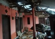 Hujan Deras Disertai Angin Kencang Terjang Desa Karduluk, 175 Rumah dan Dua Musala Rusak