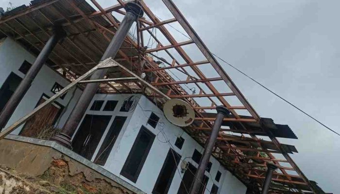 Pemkab Sumenep Salurkan Bantuan untuk Korban Angin Kencang di Karduluk dan Pekandangan