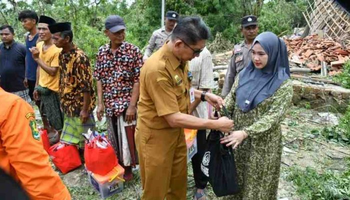 Pemkab Sumenep Salurkan Bantuan untuk Korban Angin Kencang di Karduluk dan Pekandangan