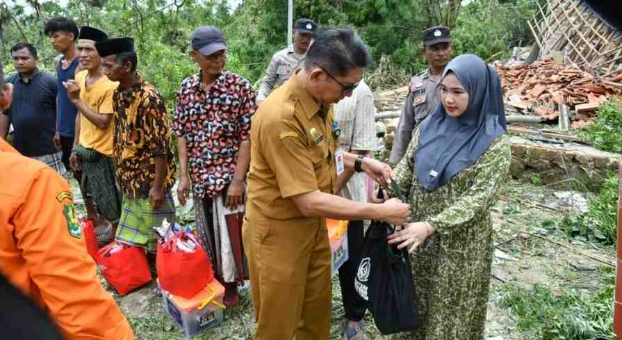 Pemkab Sumenep Salurkan Bantuan untuk Korban Angin Kencang di Karduluk dan Pekandangan