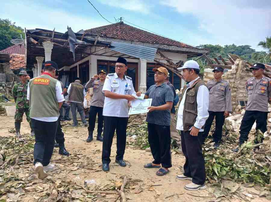 Baznas Sumenep Salurkan Bantuan Perbaikan Rumah untuk Warga Terdampak Bencana