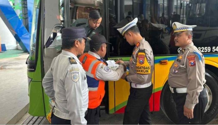 Polres Sumenep Menggelar Uji Kelayakan Angkutan Umum Menjelang Mudik