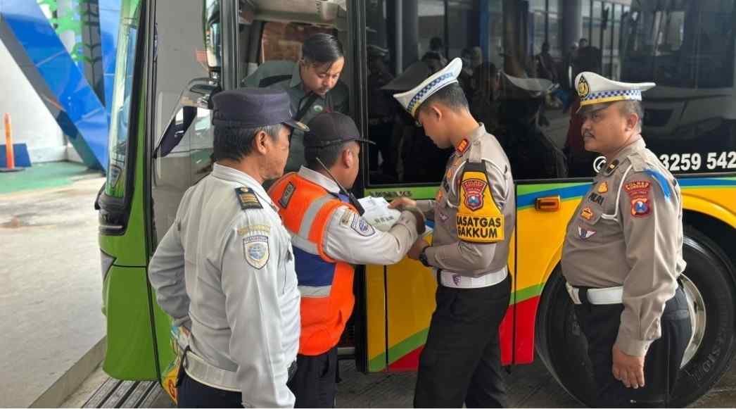 Polres Sumenep Menggelar Uji Kelayakan Angkutan Umum Menjelang Mudik