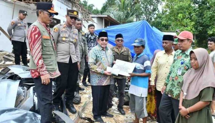 Pemkab Sumenep dan Baznas Salurkan Bantuan Stimulan untuk Korban Angin Kencang di Bluto