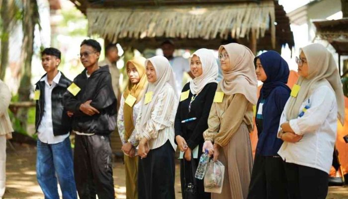 Englisan Vol. 3 Hadirkan Pembelajaran Bahasa Inggris yang Menyenangkan di Tengah Pasar Sumenep