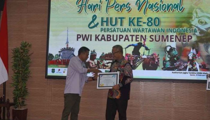 Dorong Inklusi Keuangan Daerah, BPRS Bhakti Sumekar Raih Apresiasi PWI Sumenep