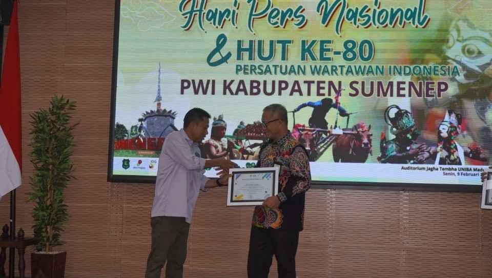 Dorong Inklusi Keuangan Daerah, BPRS Bhakti Sumekar Raih Apresiasi PWI Sumenep