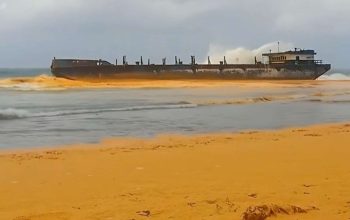 Tumpahan CPO di Gili Iyang Ganggu Aktivitas Nelayan, Kapal Tongkang Belum Dievakuasi