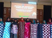 Prodi Pendidikan Biologi UMM Berdayakan Warga Tulungrejo Lewat Pelatihan Batik Shibori