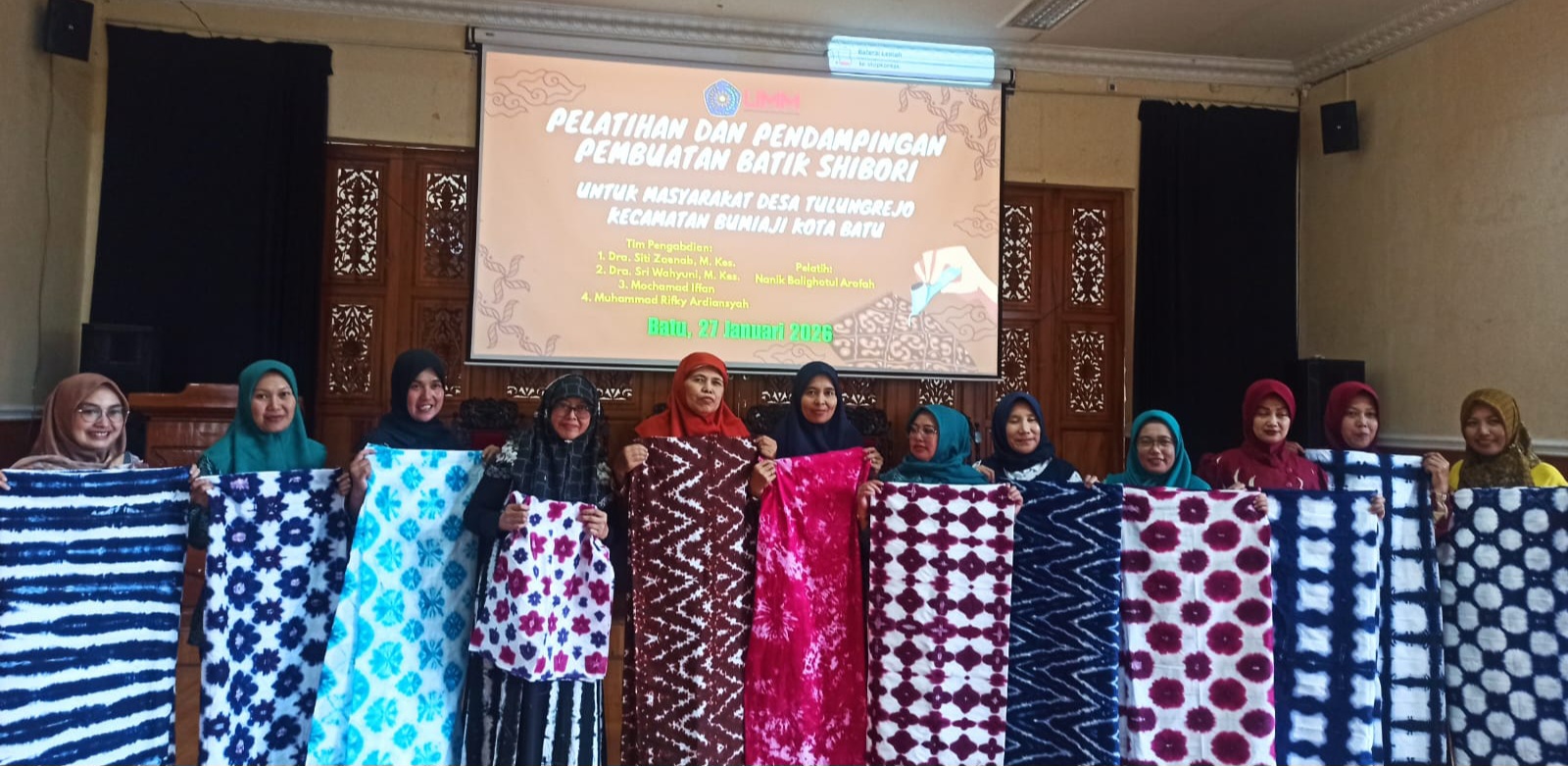 Prodi Biologi UMM Berdayakan Warga Tulungrejo Lewat Pelatihan Batik Shibori