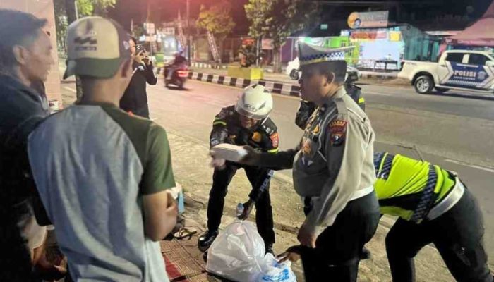 Polantas Menyapa “Sahur Off The Road”, Bagikan Santap Sahur dan Edukasi Tertib Lalu Lintas