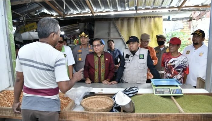 Jelang Ramadan, Bupati Sumenep Sidak Pasar Anom Pantau Harga dan Stok Sembako