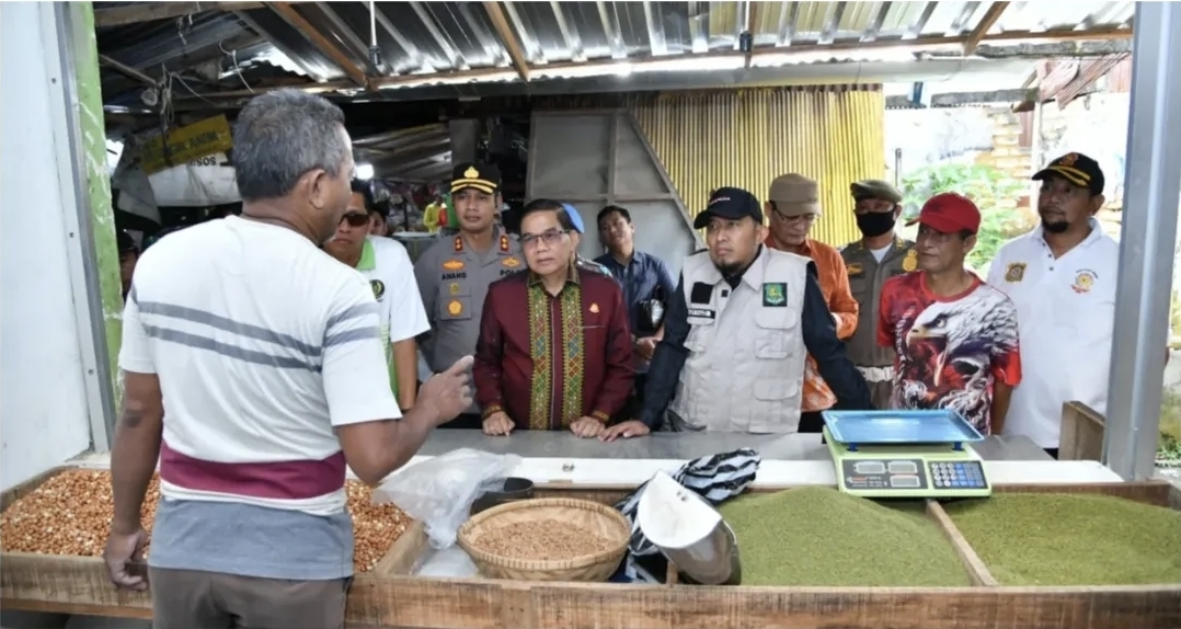 Jelang Ramadan, Bupati Sumenep Sidak Pasar Anom Pantau Harga dan Stok Sembako