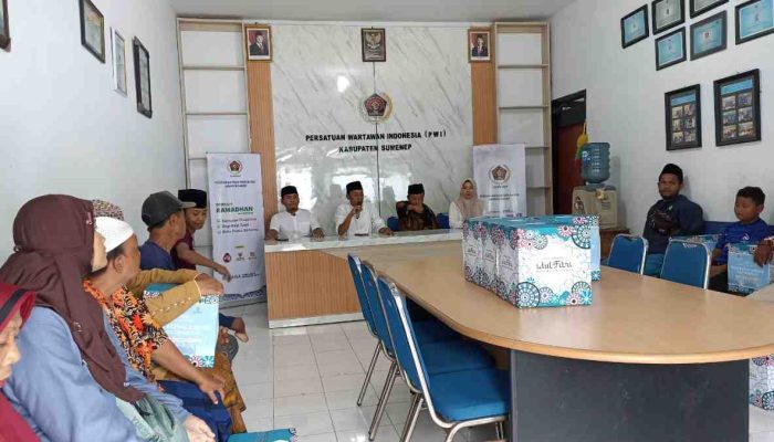 PWI Sumenep Santuni Penyandang Disabilitas dan Bagikan Takjil