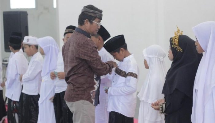 Santunan Anak Yatim dan Penyerahan Hadiah Lomba Tutup Pondok Ramadan FIES Sumenep