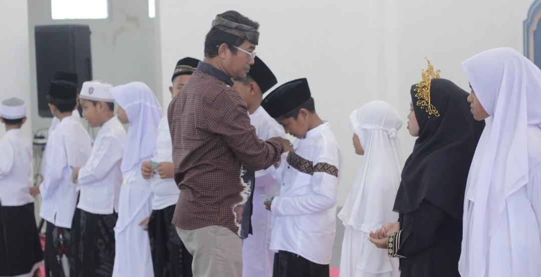 Santunan Anak Yatim dan Penyerahan Hadiah Lomba Tutup Pondok Ramadan FIES Sumenep