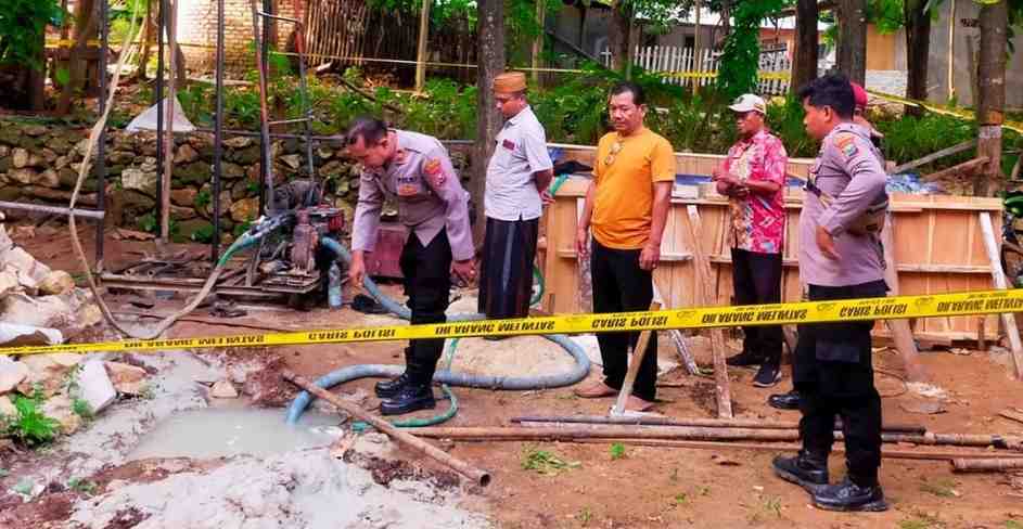 Warga Karduluk Geger, Sumur Bor Keluarkan Gas Diduga Belerang