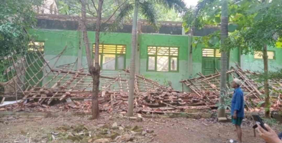 Gedung SMPN 2 Kalianget yang Rusak Diterjang Puting Beliung Akan diperbaiki Tahun 2026
