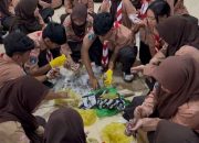 Mengolah Sampah Jadi Solusi, Mahasiswa S3 UM Gelar Pelatihan Takakura dan Ecobrick di SMKN 3 Malang