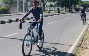 Fraksi PDIP DPRD Sumenep Kampanyekan Hemat BBM Lewat Gerakan Bersepeda ke Kantor