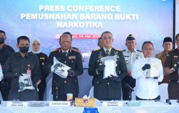 Polda Jatim Musnahkan Barang Bukti Temuan Kokain di Pesisir Sumenep