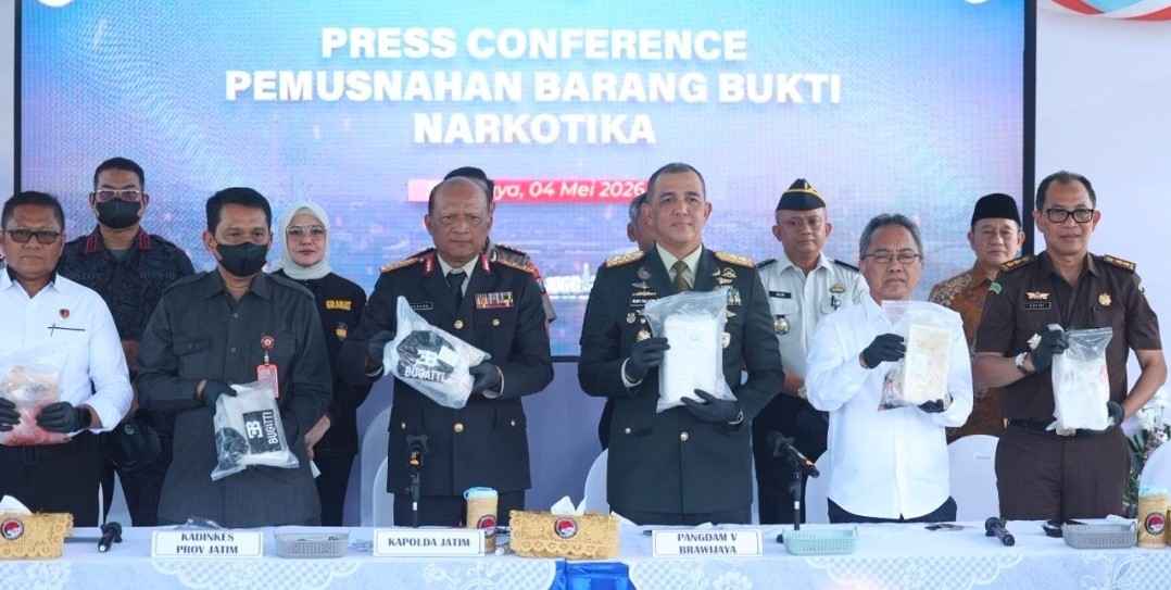 Polda Jatim Musnahkan Barang Bukti Temuan Kokain di Pesisir Sumenep