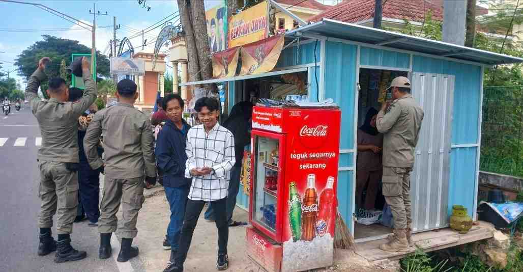 Satpol PP Tertibkan PKL di Jalan Trunojoyo, Pedagang di Depan Kampus UPI Sumenep Diberi Teguran Lisan