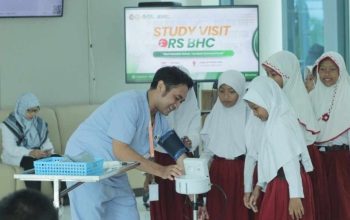 Belajar Hidup Sehat Sejak Dini, Siswa Kelas 4 FIES Study Visit ke Rumah Sakit BHC