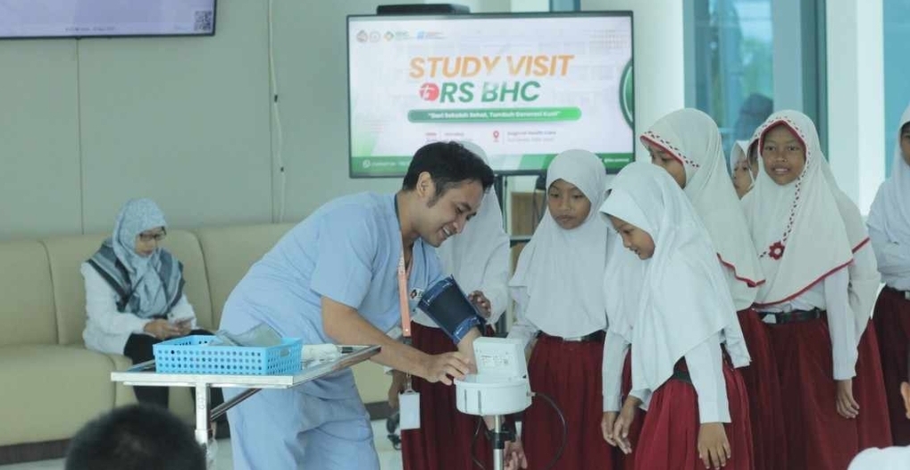 Belajar Hidup Sehat Sejak Dini, Siswa Kelas 4 FIES Study Visit ke Rumah Sakit BHC