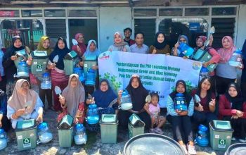 Sampah Dapur Jadi Kompos, Pekarangan Jadi Ladang: UMM Ajak Ibu-Ibu Loandeng Praktikkan Ekonomi Hijau
