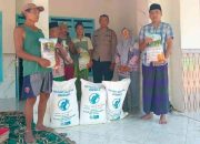 Polsek Gapura Dukung Ketahanan Pangan, Salurkan Bibit Jagung Hibrida kepada Kelompok Tani di Grujugan