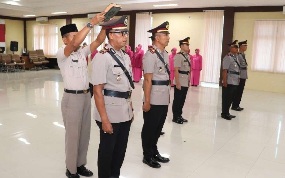 Kapolres Sumenep Pimpin Sertijab Empat Kapolsek, Satu Perwira Memasuki Masa Pensiun