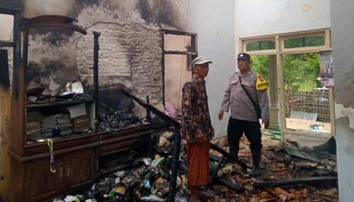 Rumah Warga Giliraja Ludes Terbakar, Kerugian Capai Rp300 Juta