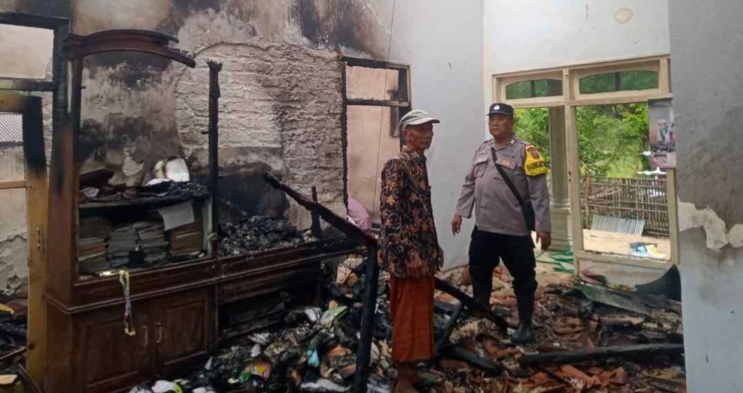 Rumah Warga Giliraja Ludes Terbakar, Kerugian Capai Rp300 Juta