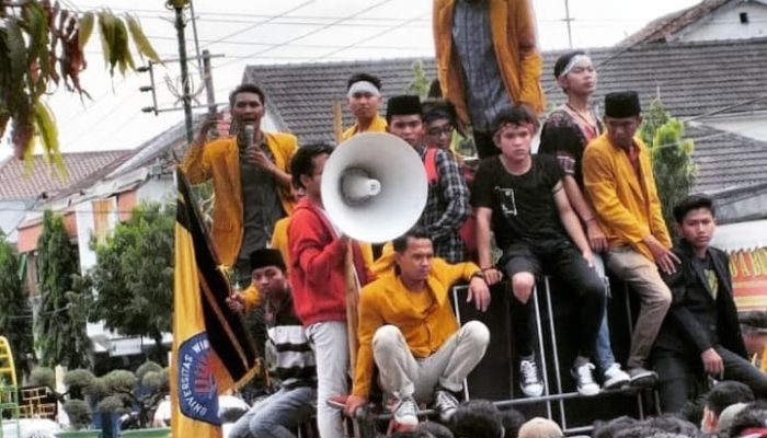 Demonstran Bayaran: Stigmatisasi atau Fakta Bias Demokrasi