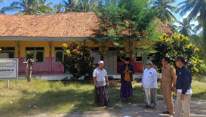 Wabup Sumenep Kebut Solusi Listrik, Ambulans, hingga Sekolah Ambruk di Pulau Sabuntan