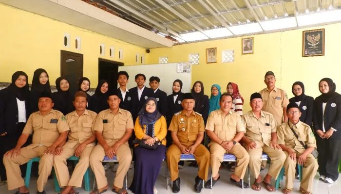 16 Mahasiswa UM Terjunkan Diri di Desa Dapenda, Fokus Garap Isu Lingkungan dan Pemberdayaan Warga